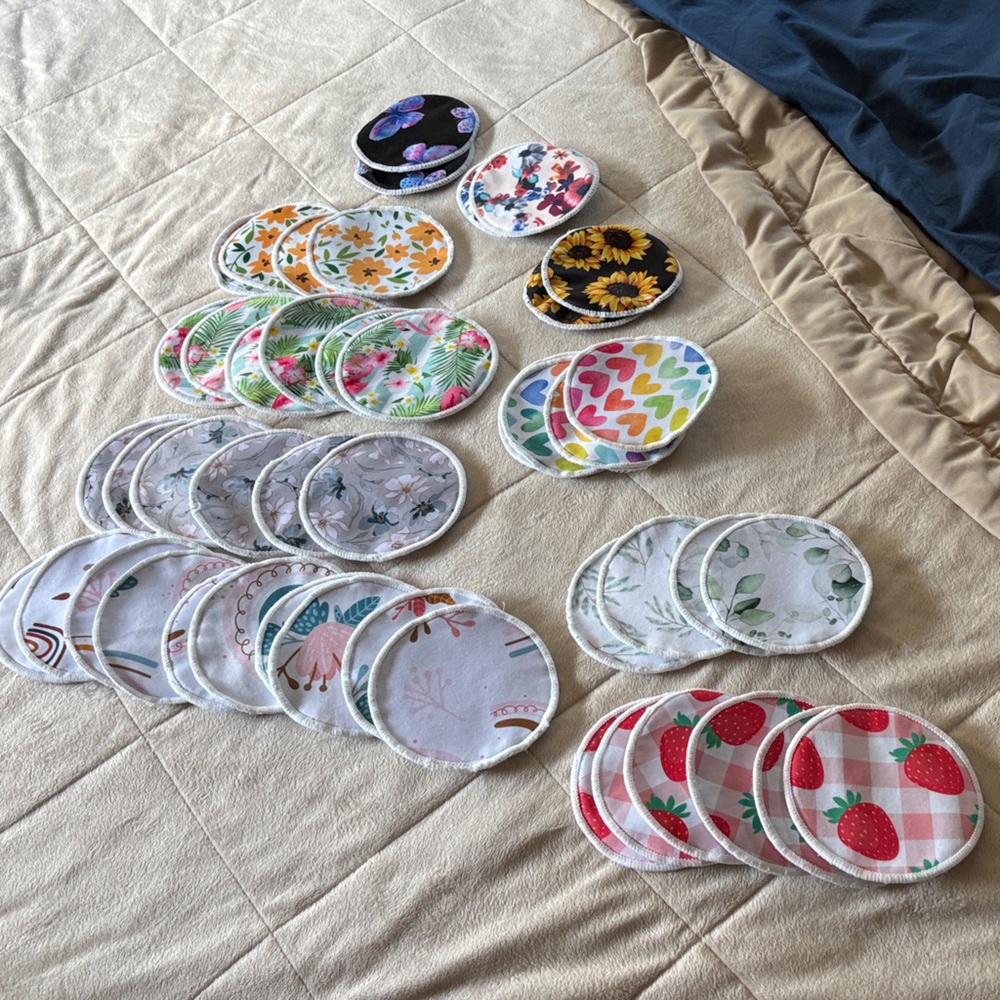 Colorful washable breast pads for breast-feeding